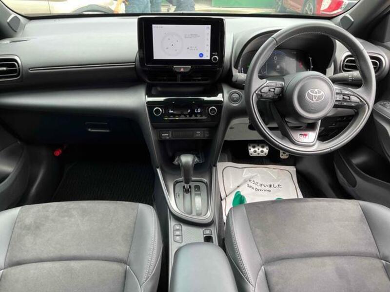 YARIS CROSS