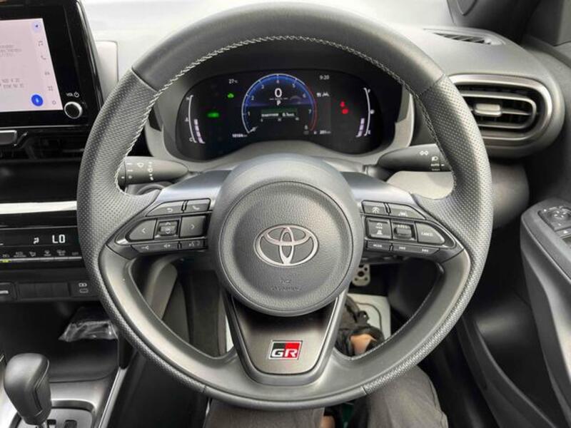 YARIS CROSS