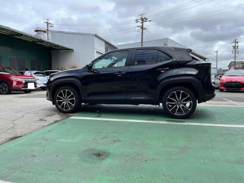 YARIS CROSS