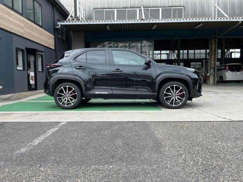 YARIS CROSS
