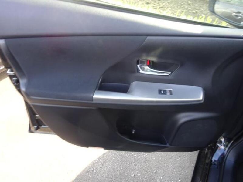 PRIUS ALPHA
