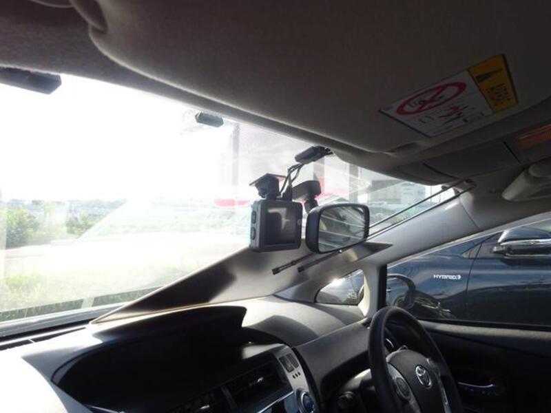 PRIUS ALPHA