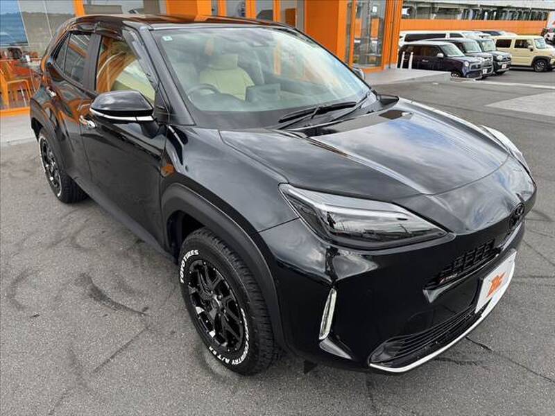 YARIS CROSS