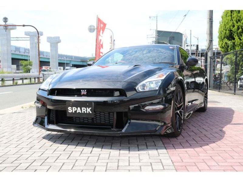 NISSAN GT-R