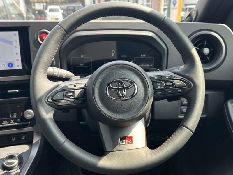 GR YARIS