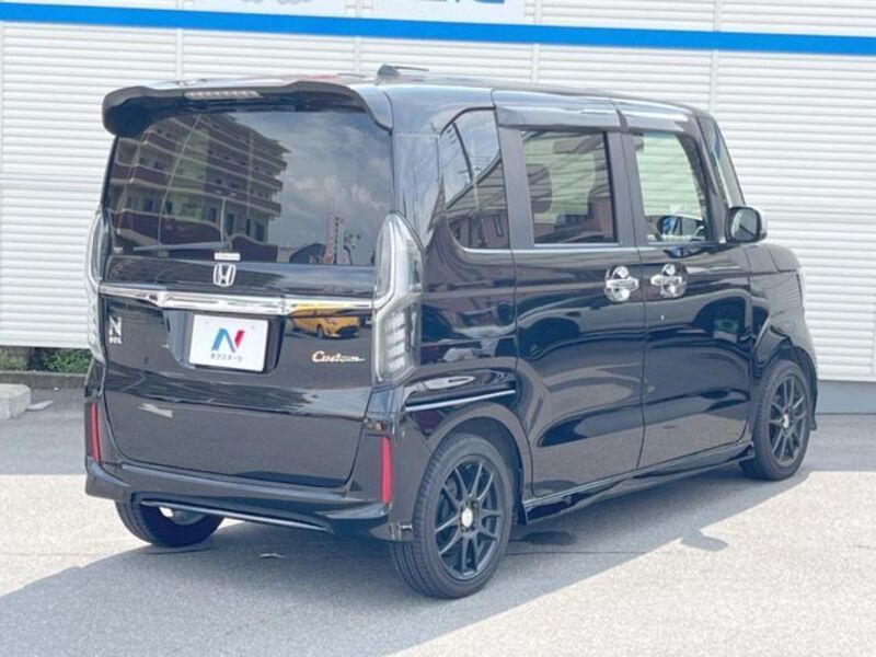 N BOX CUSTOM