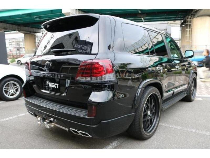 LAND CRUISER