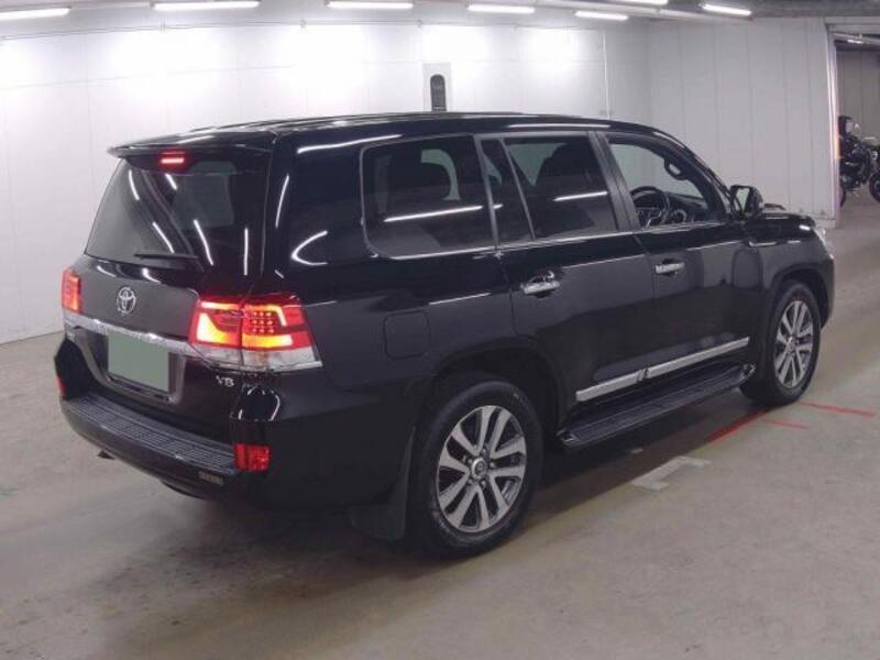 LAND CRUISER