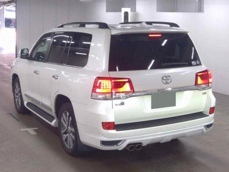 LAND CRUISER