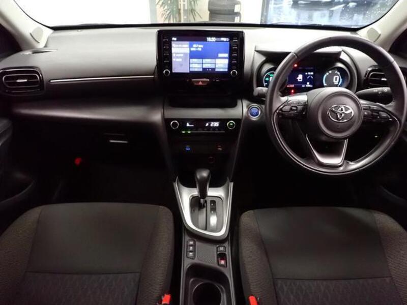 YARIS CROSS