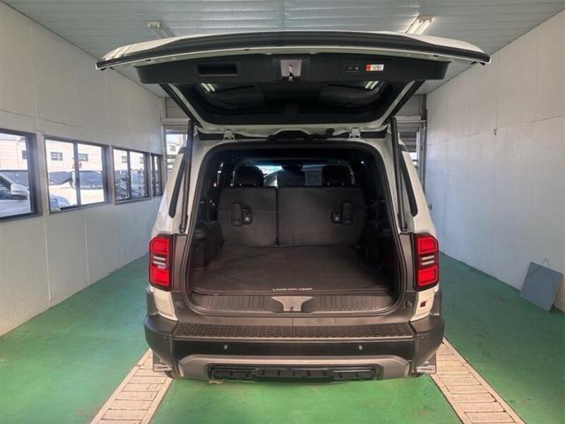 LAND CRUISER 250