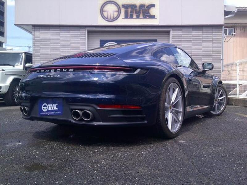 911