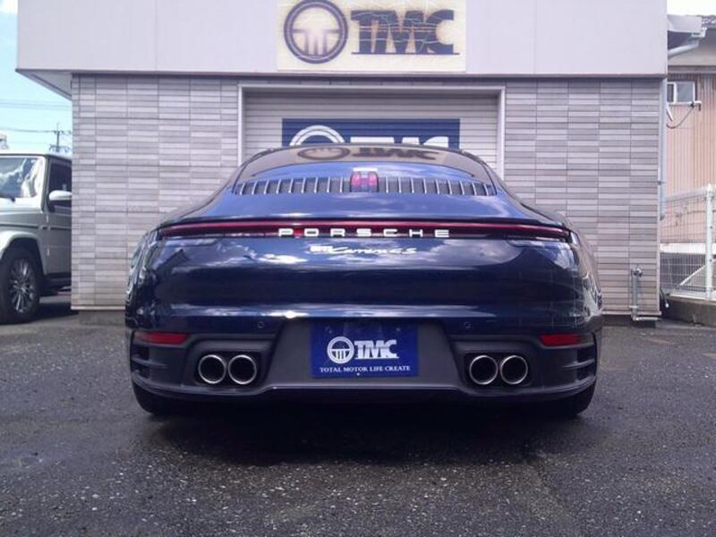 911