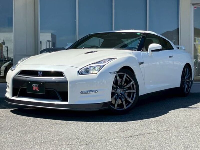 NISSAN GT-R