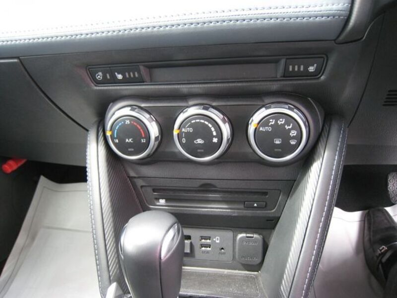 MAZDA2
