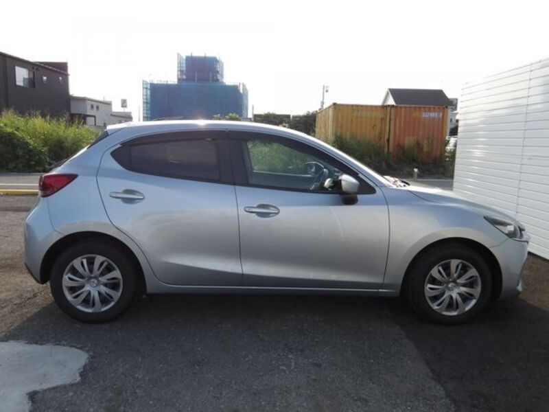 MAZDA2
