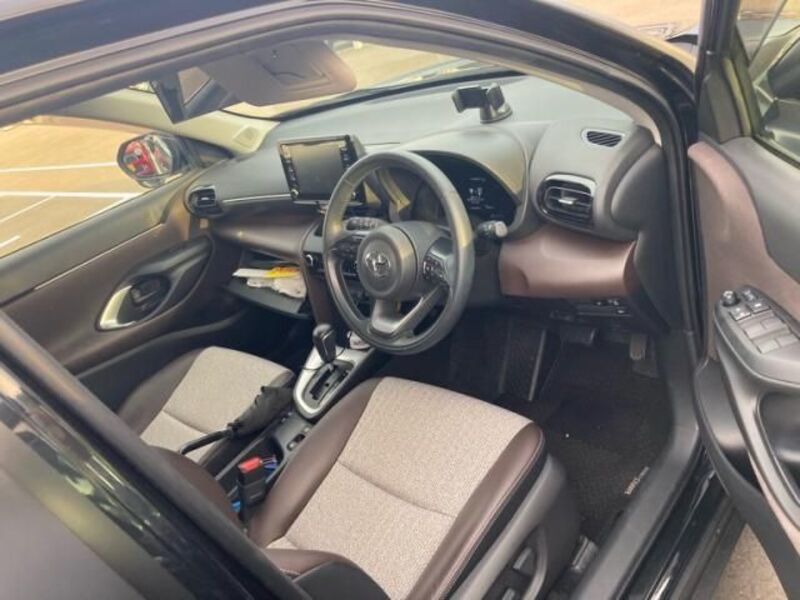 YARIS CROSS