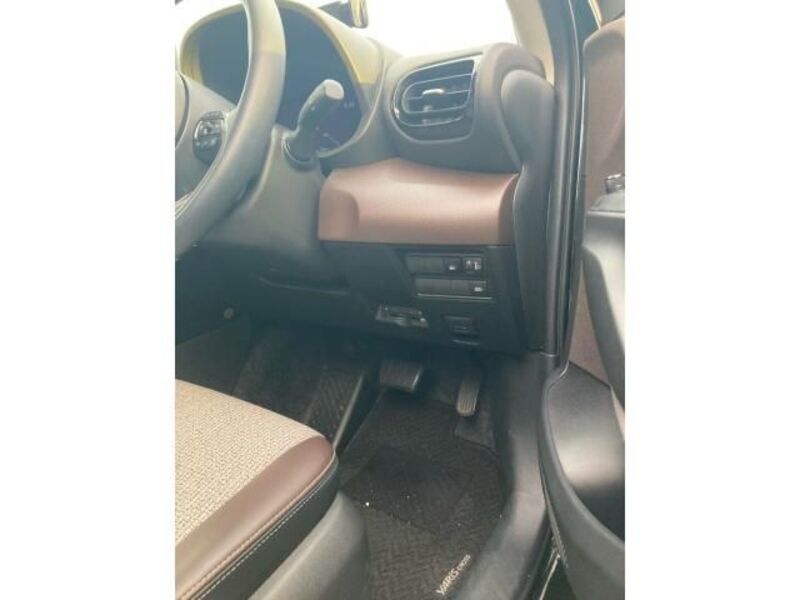 YARIS CROSS