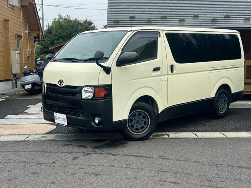 TOYOTA HIACE VAN