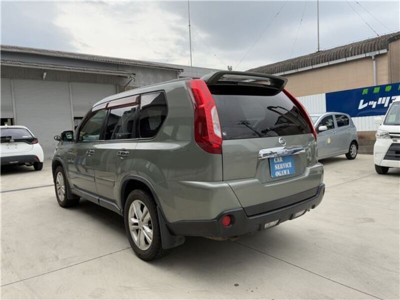 X-TRAIL
