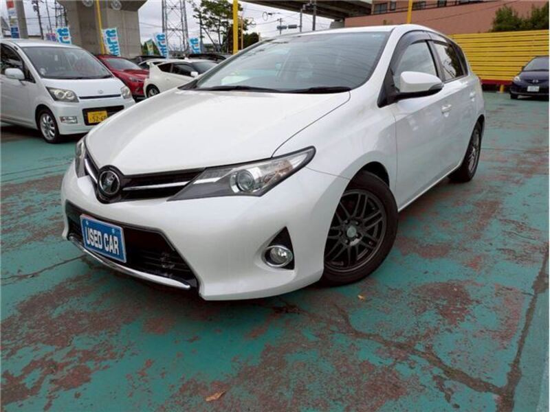 TOYOTA AURIS