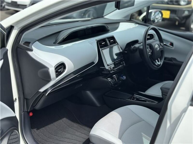 PRIUS PHV