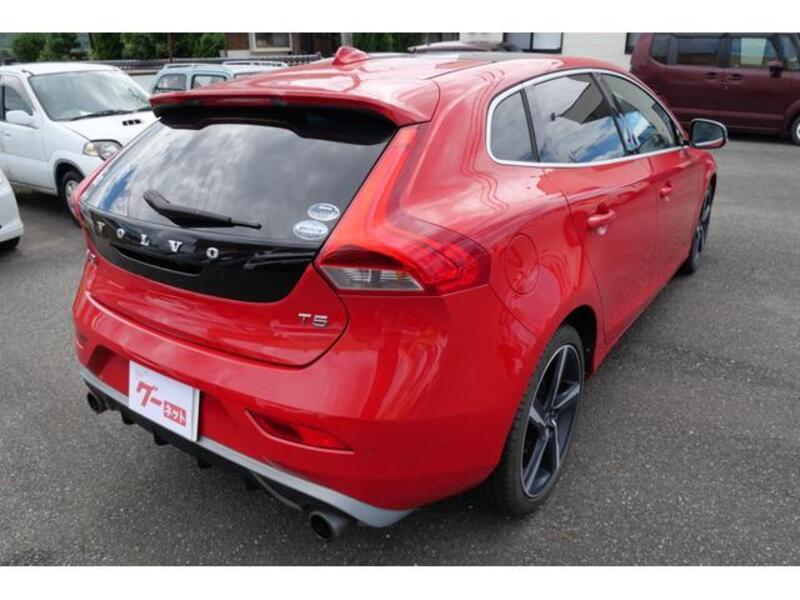 V40
