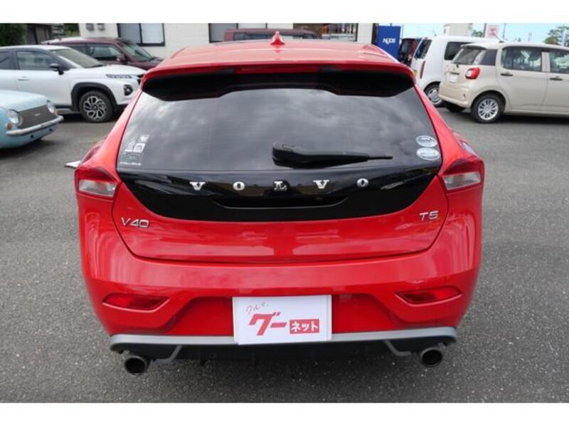 V40