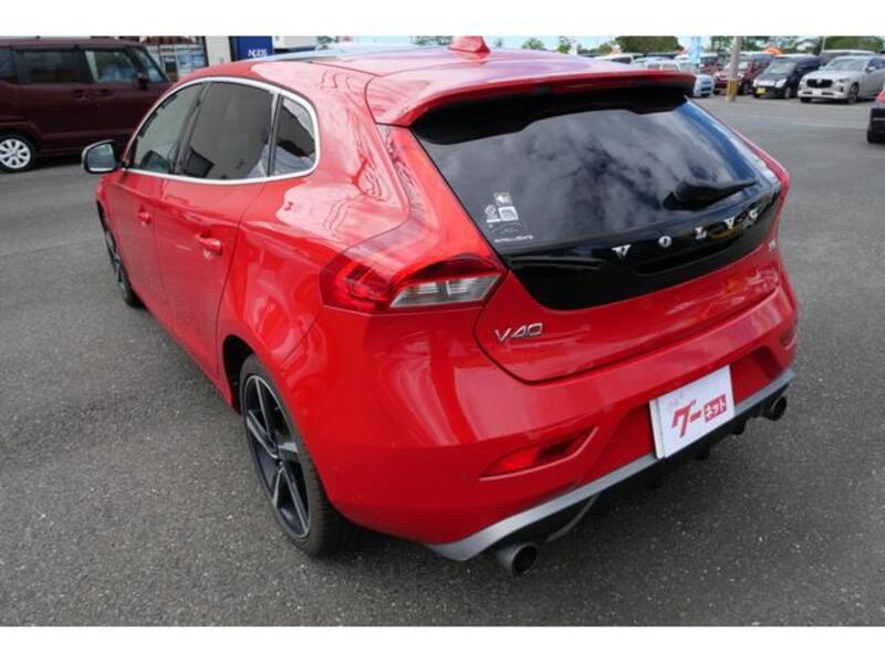 V40