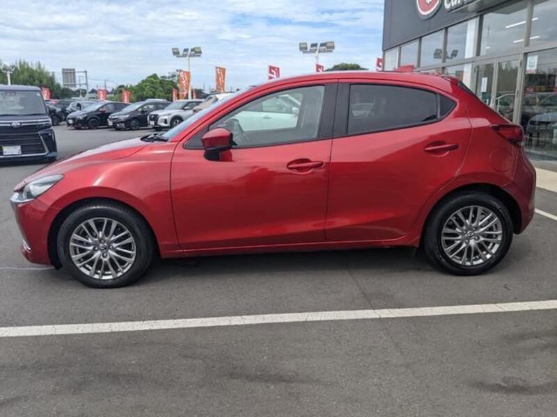 MAZDA2