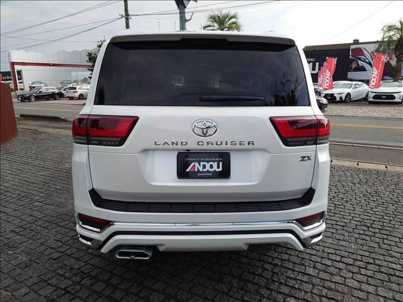 LAND CRUISER