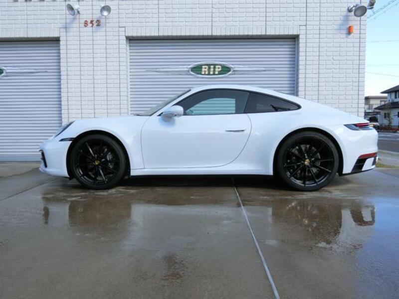 911