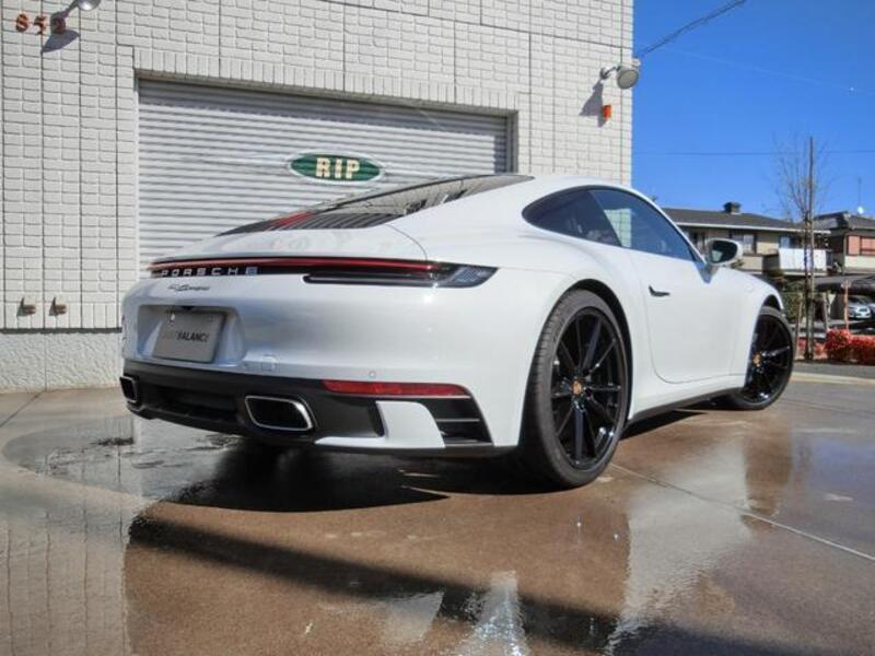 911