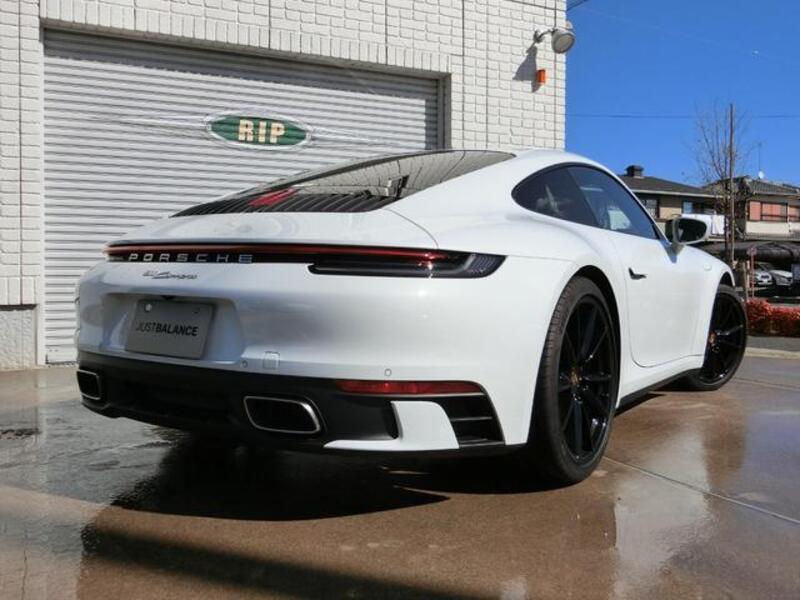 911