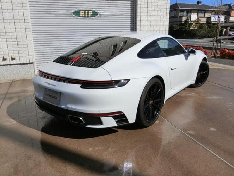 911