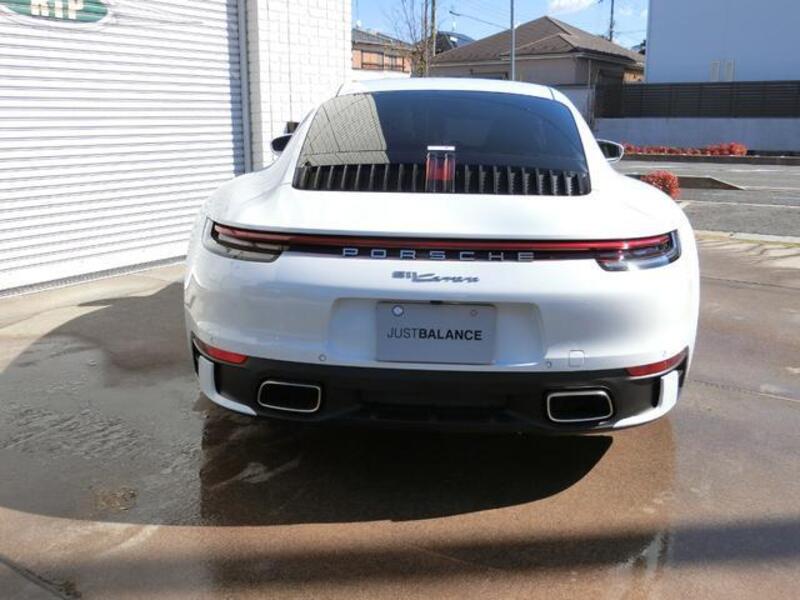 911