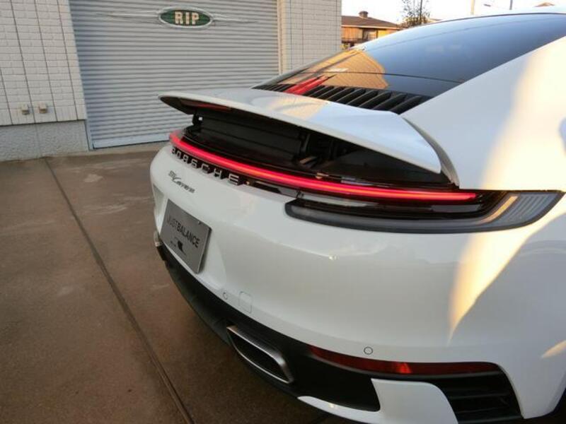 911