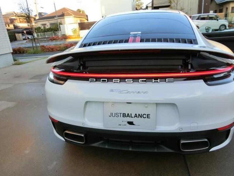 911