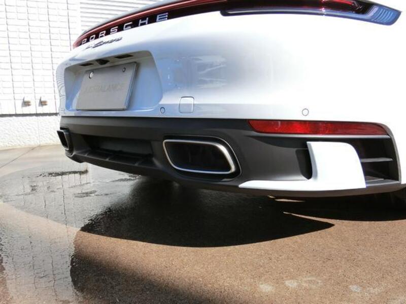 911