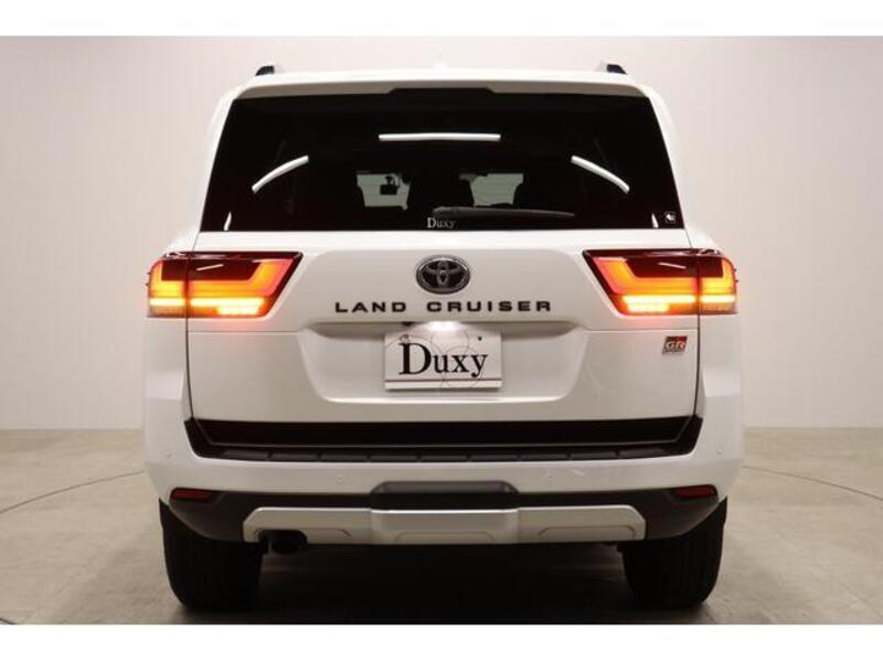 LAND CRUISER