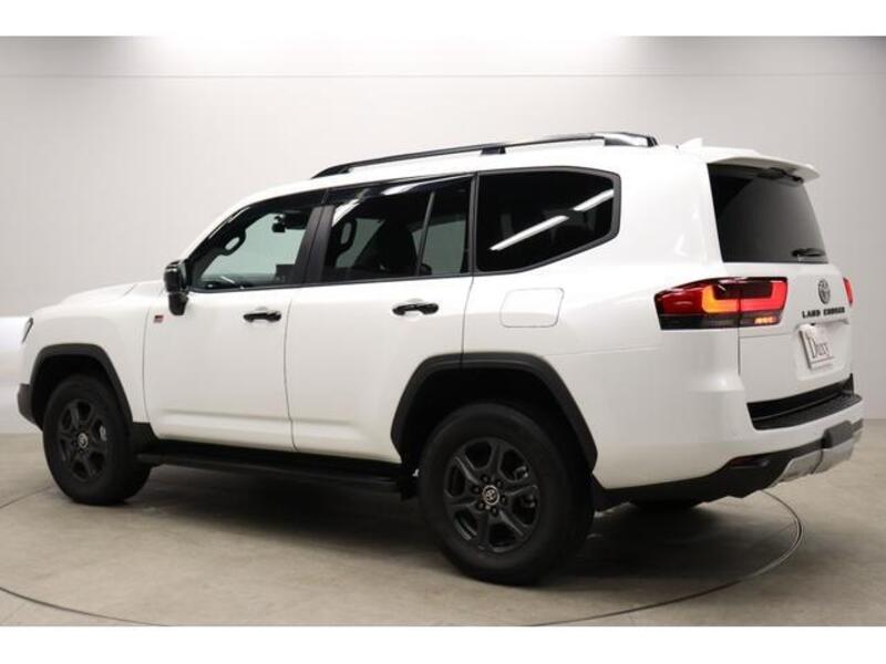 LAND CRUISER