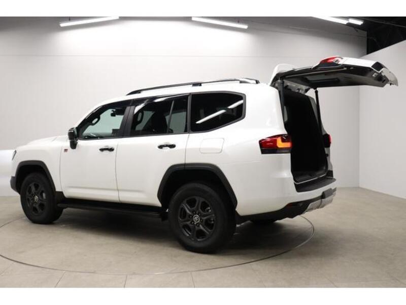 LAND CRUISER