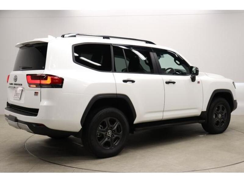 LAND CRUISER