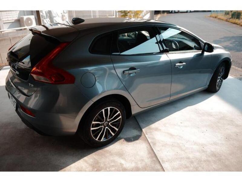 V40