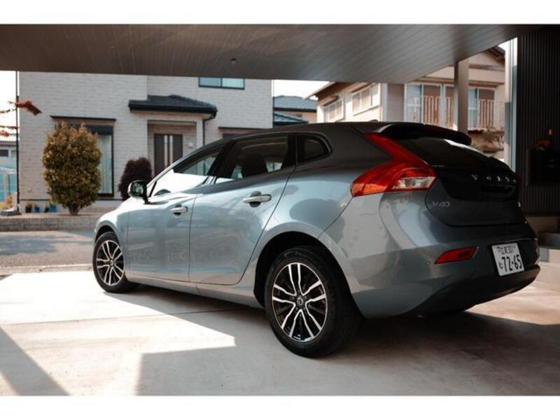 V40