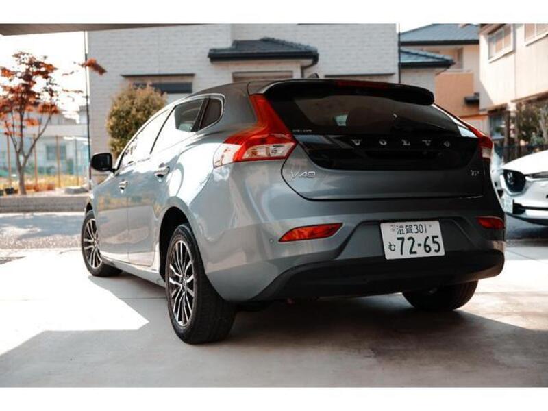 V40