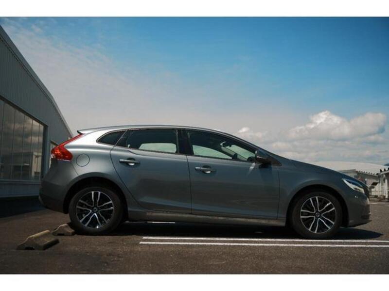 V40