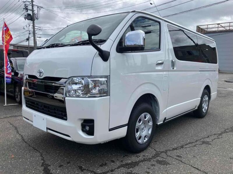 TOYOTA HIACE VAN