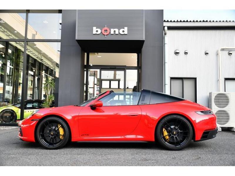 911