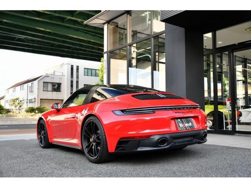 911